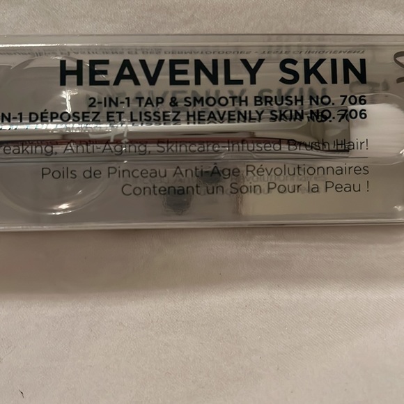 IT Cosmetics Heavenly skin 2-in-1 tap and smooth brush No. 706 Never used - Picture 2 of 3